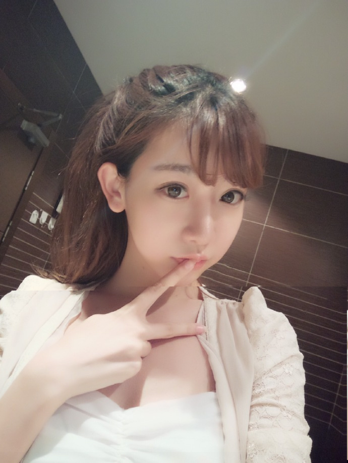 幸运天使美女主播--独尊—露露主播