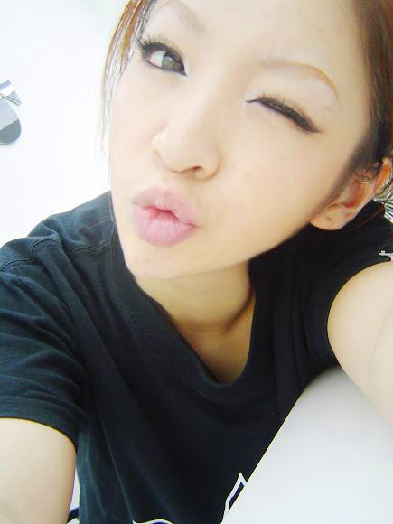 率真的美女主播—妞是白痴主播