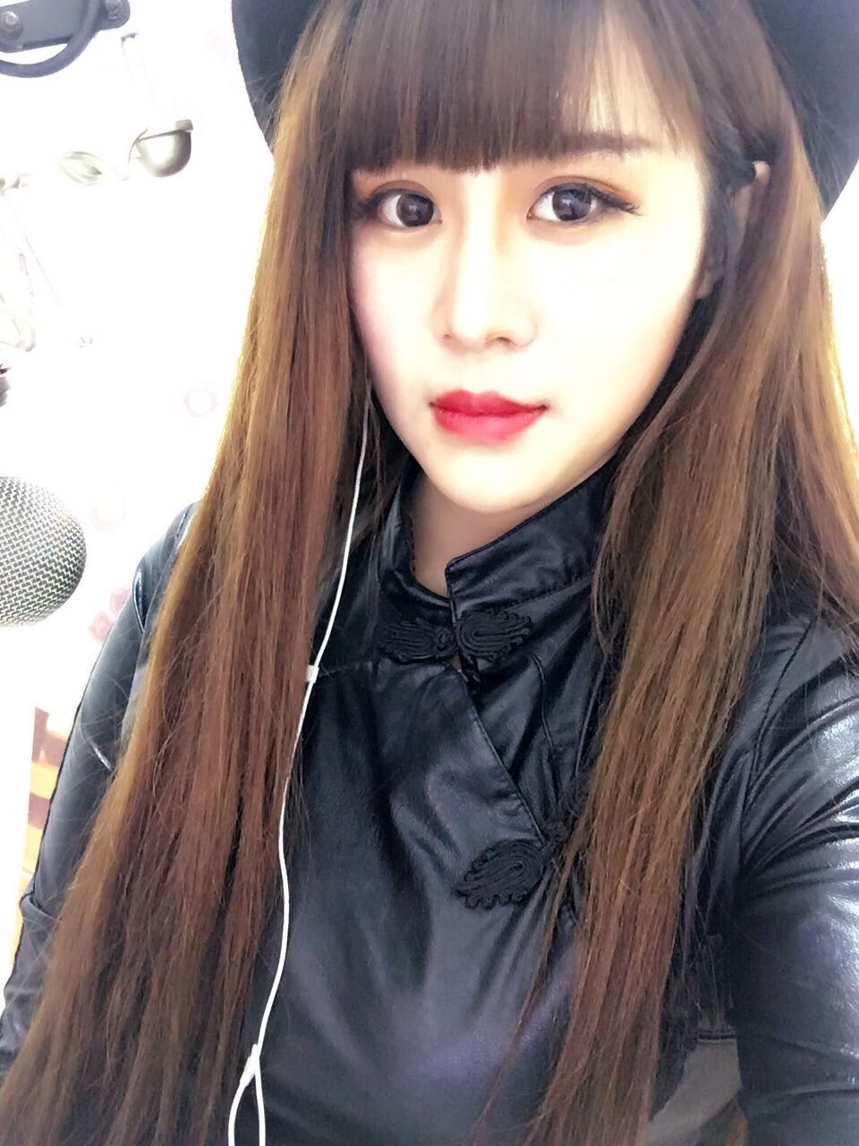 大蜜范儿美女主播--你猜我是狼主播