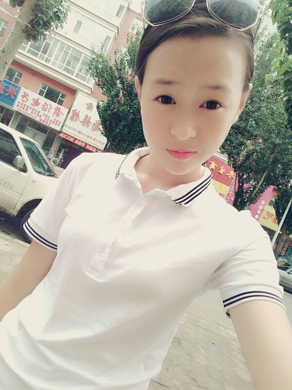 以心交心的美女主播媚宝儿