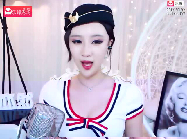 美女主播秋亦然，你直播为什么喜欢戴帽子呢?2