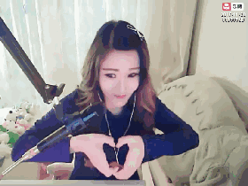 乐嗨秀场美女主播刘小诺 粉丝狂刷千万升冠