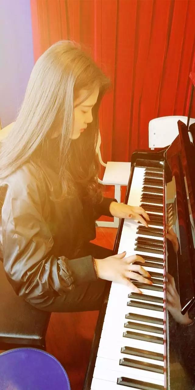 乐嗨美女主播原玥~花儿