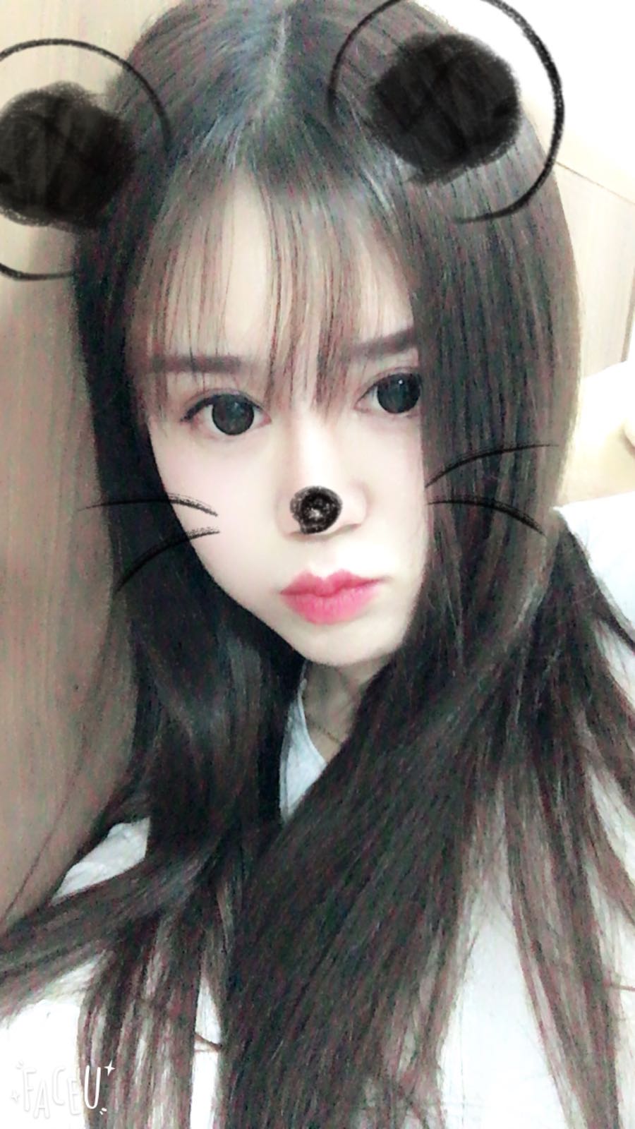 美女视频秀场 美女挑战吃柠檬无表情1