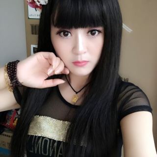 美女主播被夸腿好看2