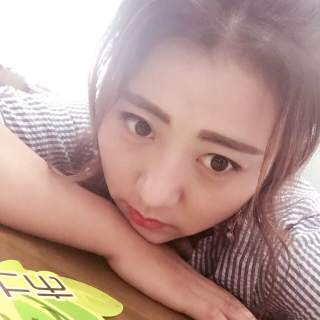 美女主播被夸腿好看4