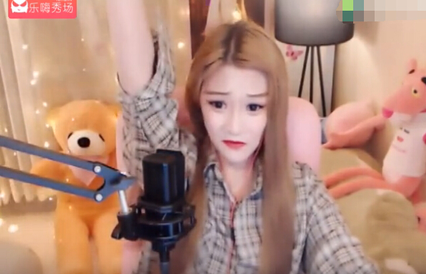 美女主播刘小诺声音嘶哑坚持直播1