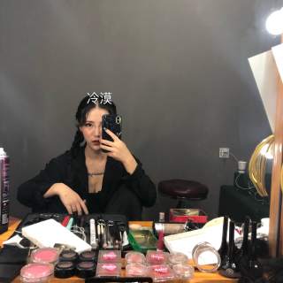 美女主播孤雁南飞 直播间鼓励粉丝做这个?2