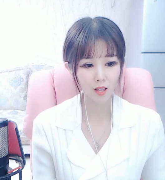 乐嗨宅女主播薇 被威胁比谁更可爱2