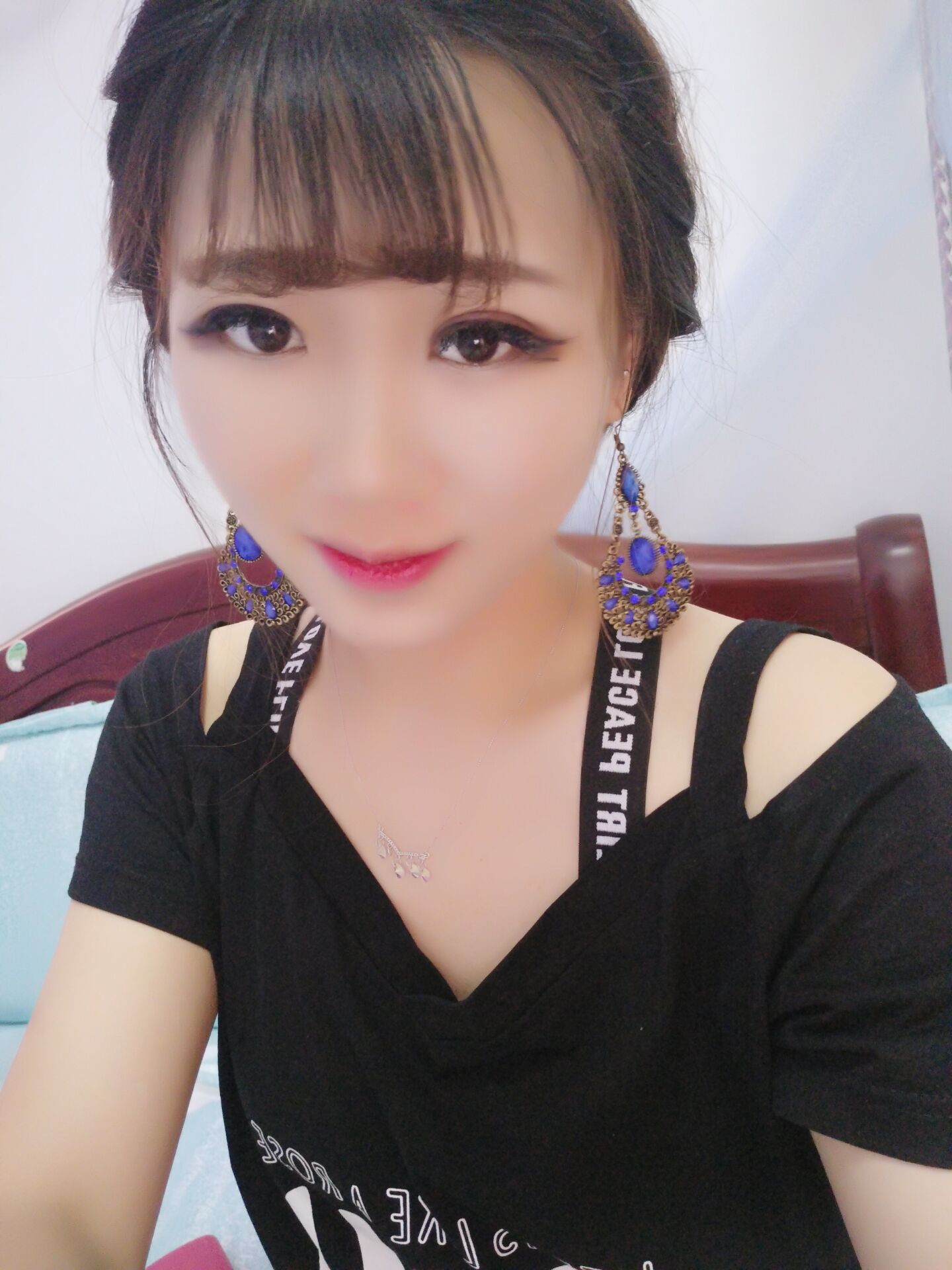 美女主播有一副金嗓子1