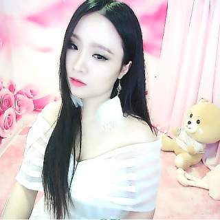 美女主播被夸腿好看1