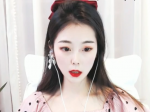搞笑直播 英女模“穿”彩绘牛仔裤逛发现奥秘